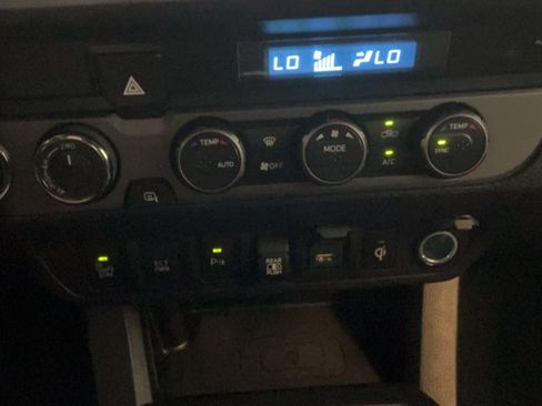 Certified 2021 Toyota Tacoma TRD Sport w/ Technology Package AWD/4WD image 13
