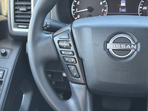 Used 2024 Nissan Frontier SV image 8