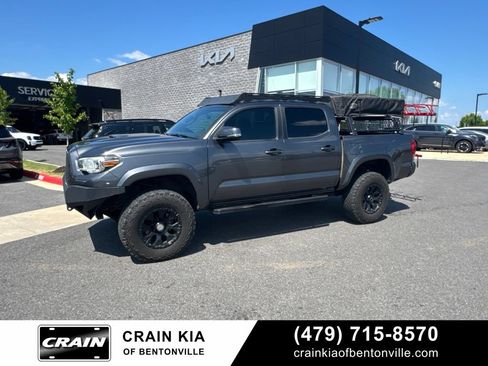 Used 2017 Toyota Tacoma TRD Sport w/ Tow Package (A/T) AWD/4WD image 7