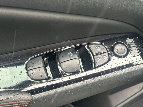 New 2025 Nissan Altima 2.5 SR image 13