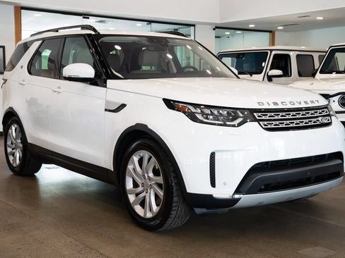 Used 2017 Land Rover Discovery HSE AWD/4WD image 3