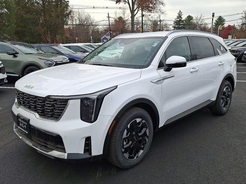 New 2025 Kia Sorento S image 3