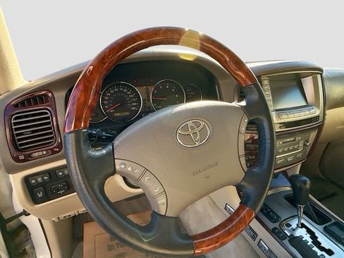 Used 2007 Toyota Land Cruiser w/ Convenience Pkg image 12