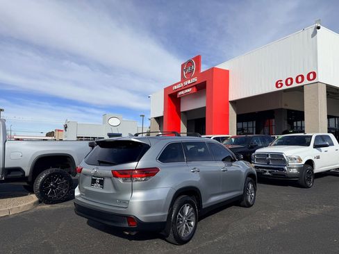 Used 2019 Toyota Highlander XLE image 37