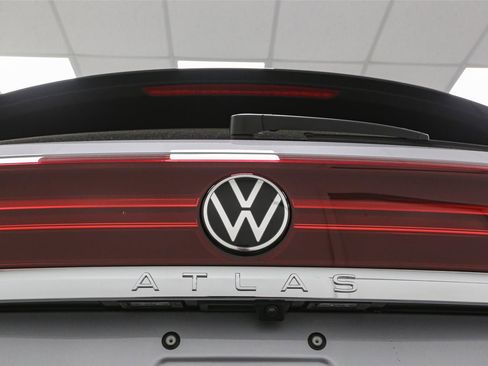 New 2026 Volkswagen Atlas Cross Sport SE AWD/4WD image 13