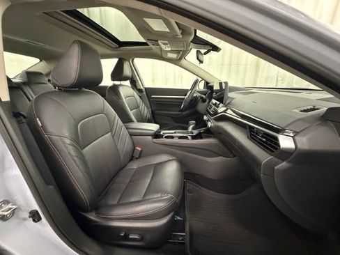 Used 2024 Nissan Altima 2.5 SR w/ SR Premium Package FWD image 12