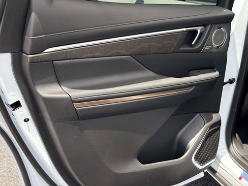 New 2026 Buick Enclave Avenir w/ Super Cruise Package FWD image 11