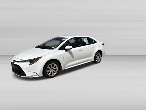 Used 2026 Toyota Corolla LE FWD image 8