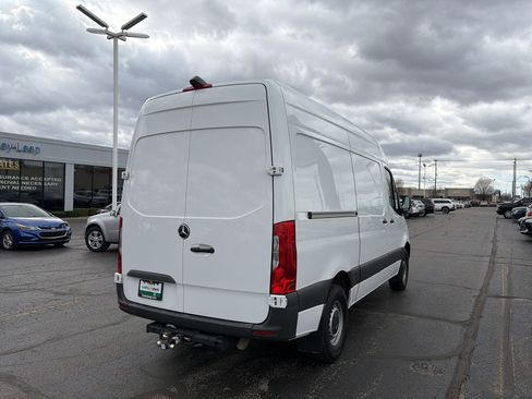 Used 2023 Mercedes-Benz Sprinter 144 Cargo image 10