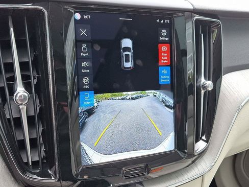 Certified 2023 Volvo XC60 B5 Plus w/ Climate Package AWD/4WD image 19