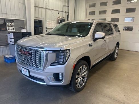 Used 2022 GMC Yukon XL Denali image 2