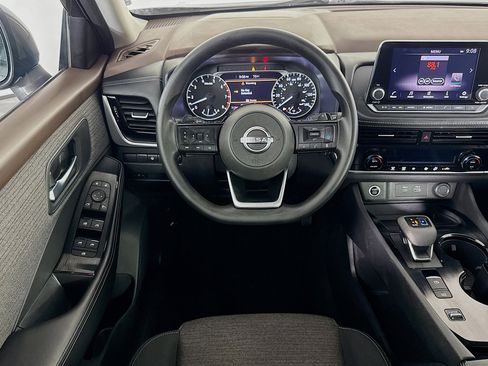 Used 2022 Nissan Rogue SV image 16