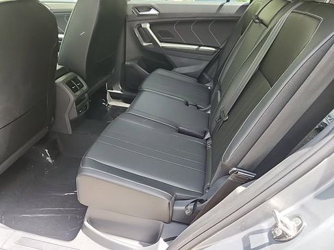Used 2024 Volkswagen Tiguan SE R-Line AWD/4WD image 18