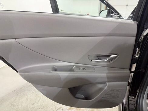 Used 2025 Hyundai Elantra SEL FWD image 21