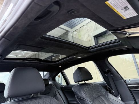 Used 2018 BMW 750i xDrive image 24