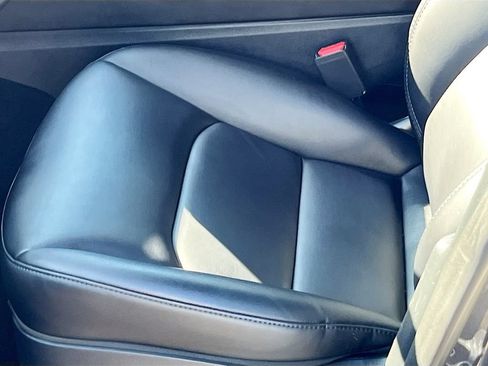 Used 2025 Tesla Model Y Long Range AWD/4WD image 17