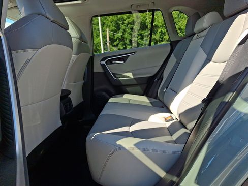 Used 2021 Toyota RAV4 XLE Premium AWD/4WD image 9