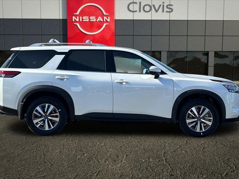 New 2025 Nissan Pathfinder SL image 9