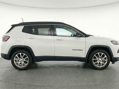 Used 2025 Jeep Compass Limited AWD/4WD image 11