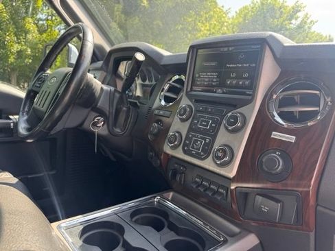 Used 2015 Ford F250 Lariat w/ Lariat Ultimate Package AWD/4WD image 25