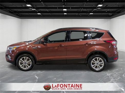 Used 2018 Ford Escape SE image 2