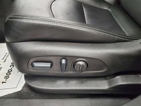 Used 2024 GMC Terrain SLT image 7