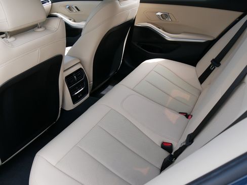 Certified 2025 BMW 330i Sedan w/ Premium Package RWD image 13