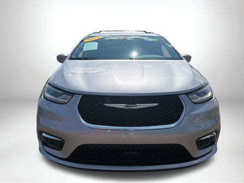 Used 2021 Chrysler Pacifica Touring-L FWD image 10