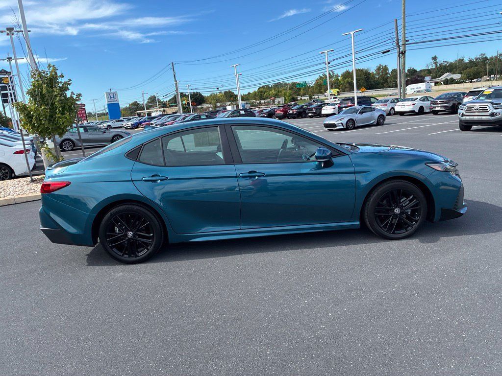 Used 2025 Toyota Camry SE FWD image 6