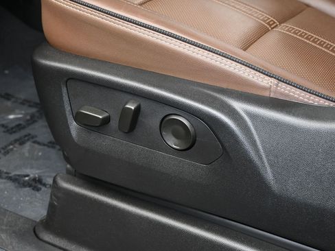 Used 2025 Chevrolet Tahoe High Country image 12