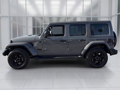 Used 2021 Jeep Wrangler Unlimited Sahara AWD/4WD image 3