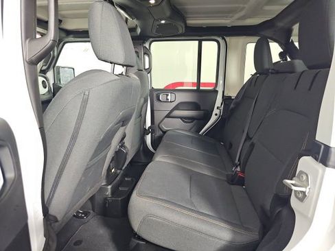 Used 2025 Jeep Wrangler Unlimited Sahara image 14