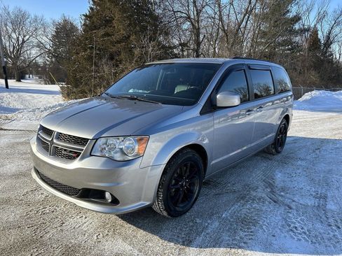 Used 2019 Dodge Grand Caravan GT image 2