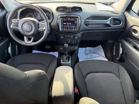 Used 2023 Jeep Renegade Latitude AWD/4WD image 11