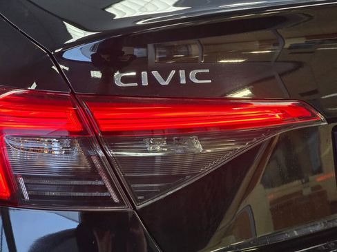 Used 2022 Honda Civic Touring image 14