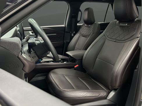 Used 2025 Ford Explorer Platinum w/ LUX Leather Package AWD/4WD image 10