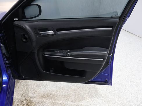 Used 2019 Chrysler 300 S image 24