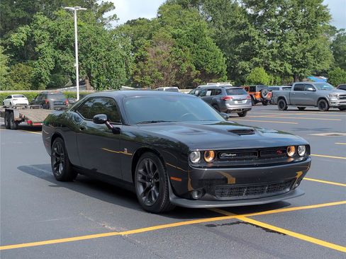 Used 2022 Dodge Challenger R/T Scat Pack RWD image 9