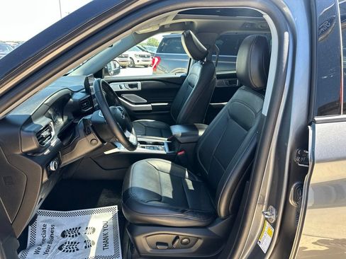 Used 2023 Ford Explorer Limited w/ Limited Technology Package AWD/4WD image 12