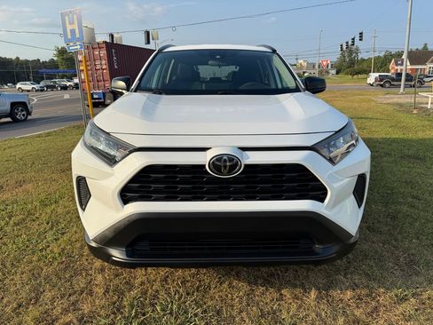 Used 2020 Toyota RAV4 LE FWD image 6
