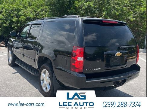 Used 2011 Chevrolet Suburban LT w/ Luxury Package AWD/4WD image 2