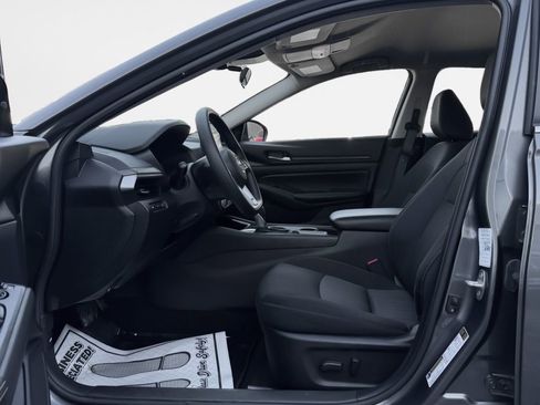 Used 2024 Nissan Altima 2.5 SV image 12