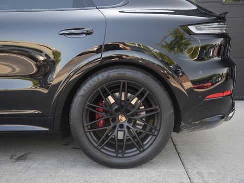 Certified 2025 Porsche Cayenne GTS AWD/4WD image 42