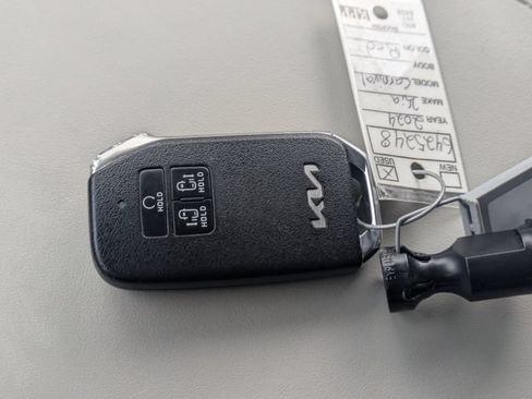 Used 2024 Kia Carnival LX FWD image 30
