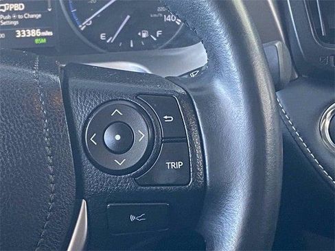 Certified 2018 Toyota RAV4 XLE FWD image 31