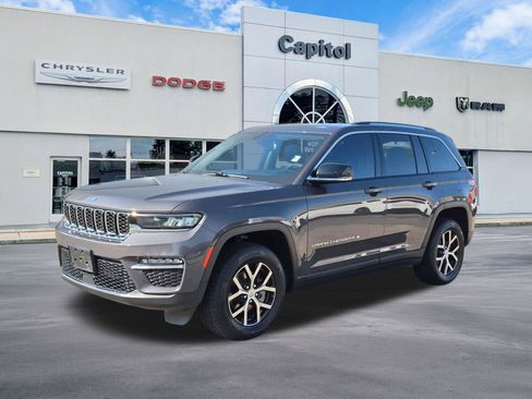 Used 2023 Jeep Grand Cherokee Limited w/ Trailer Tow Prep Group (B) AWD/4WD image 7