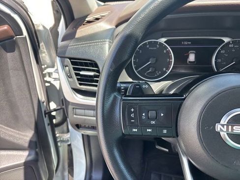 Used 2023 Nissan Rogue SV FWD image 17