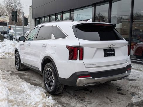 Certified 2025 Kia Sorento S image 11