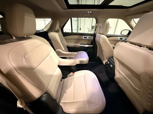 Used 2022 Ford Explorer Limited w/ Equipment Group 301A image 32