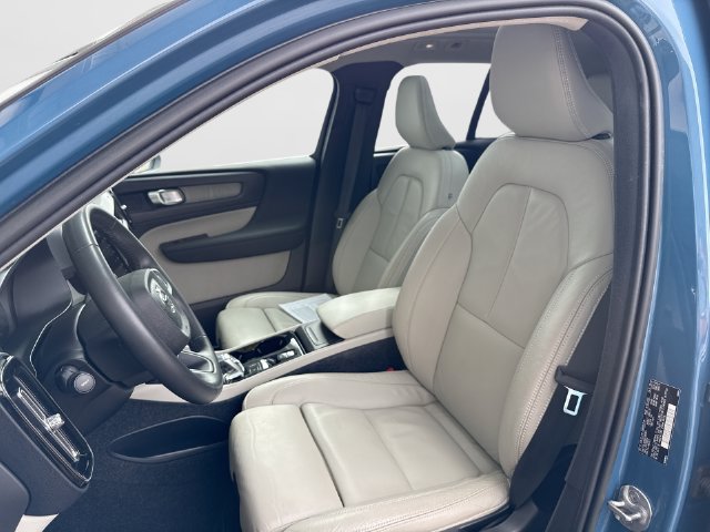 Certified 2023 Volvo XC40 B5 Plus w/ Driver Assist Package AWD/4WD image 17